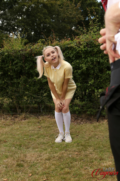 Fine blondie Chloe Toy exposes her panties while a hubby bf stud jerks off - #186394