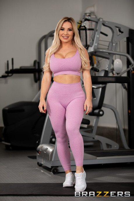 Blonde fiance Amber Jade shows her enormous boobs and giant behind in the gym - #16286