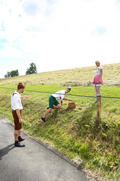 Cosplay babe Nikki Dream gets spit roasted in a sleazy outdoor debauchery - #194439