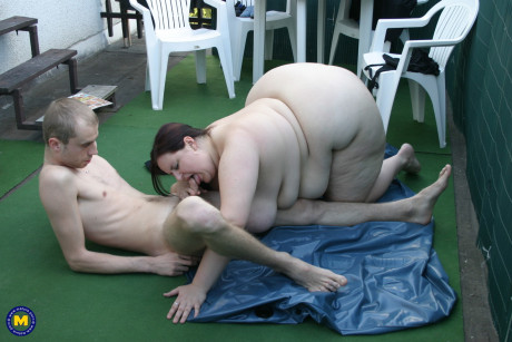 SSBBW amateur Leanne playing with toys and giving a hot blowjob outdoors - #19925