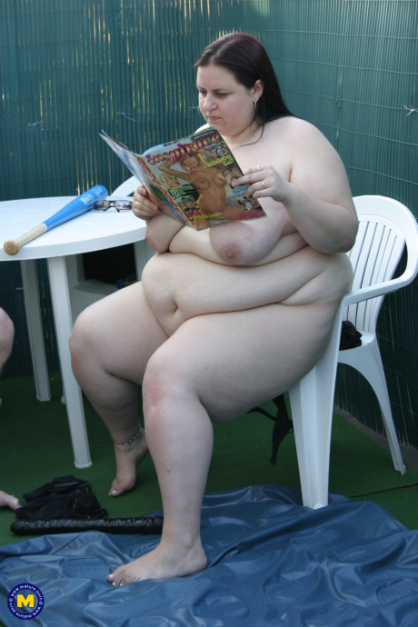 SSBBW amateur Leanne playing with toys and giving a hot blowjob outdoors - #19927