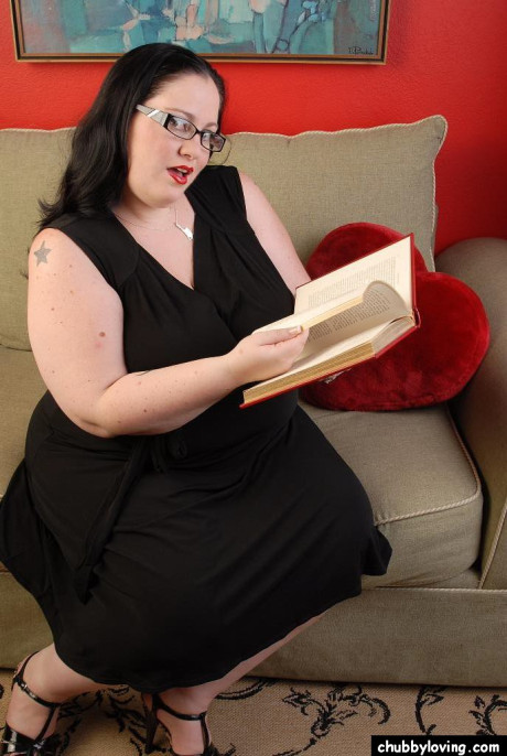 Very fat old in glasses Glory-Foxxx takes off her black dress - #178992