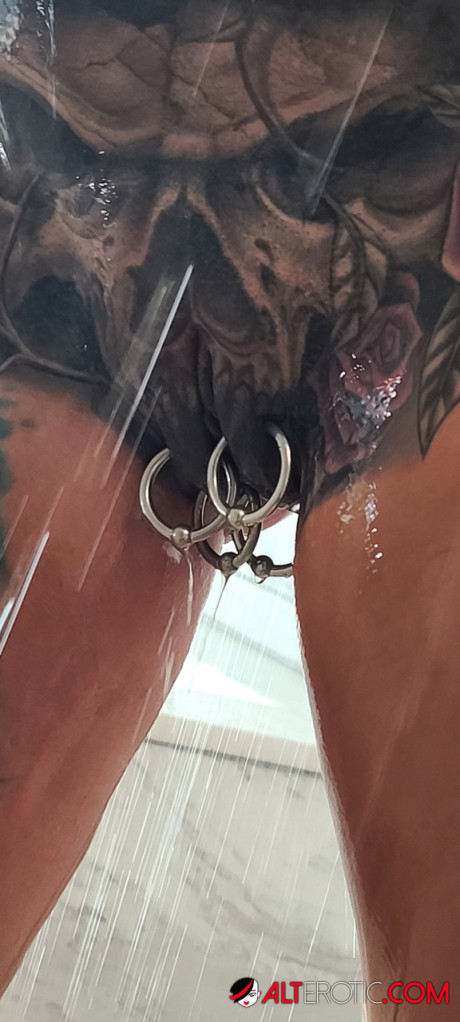 Tatted cougar lady Marie Bossette highlights her pierced cunt while showering - #32650