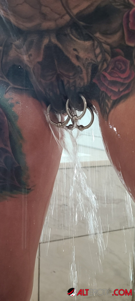 Tatted cougar lady Marie Bossette highlights her pierced cunt while showering - #32654