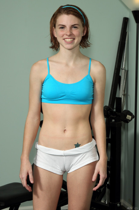 Brunette babe Aubrey Belle gets sexed by a blonde lesbian at the gym - #99813