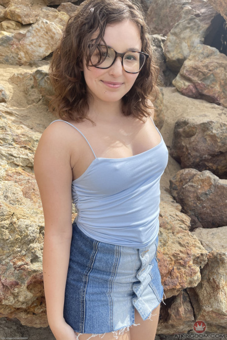 Pretty yummy babe Leana Lovings spreads her shaved cunt up close on her bed - #209597