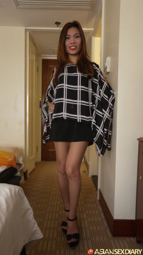 Slender chinese amateur Shane exposes her nice titties in a hotel room - #38230