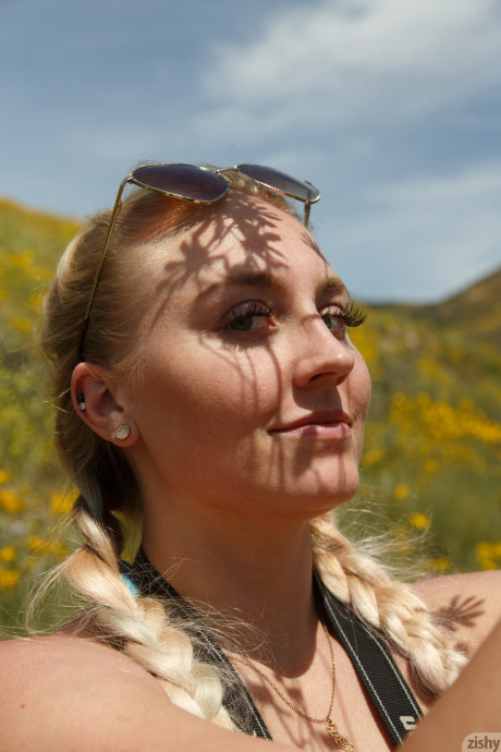 Tall amateur babe Harley Woodburn teasing with her monster ass & juicy boobies - #208907