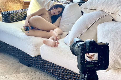 Lovely amateur babe Dakota spreads her legs and drills her snatch with a toy - #106393