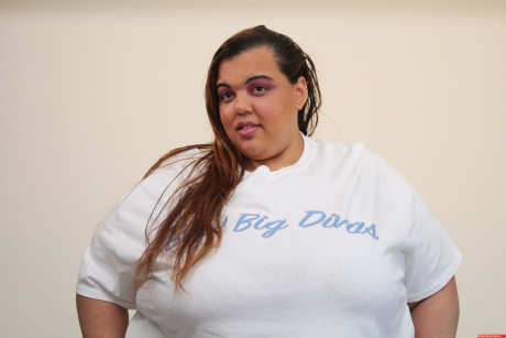 Amateur SSBBW Golden Bombshell slips undies over her butt crack - #45739