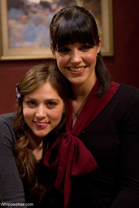 Fresh teen lesbian babe Tiger Wilde endures tit torment while playing the keyboard - #143391