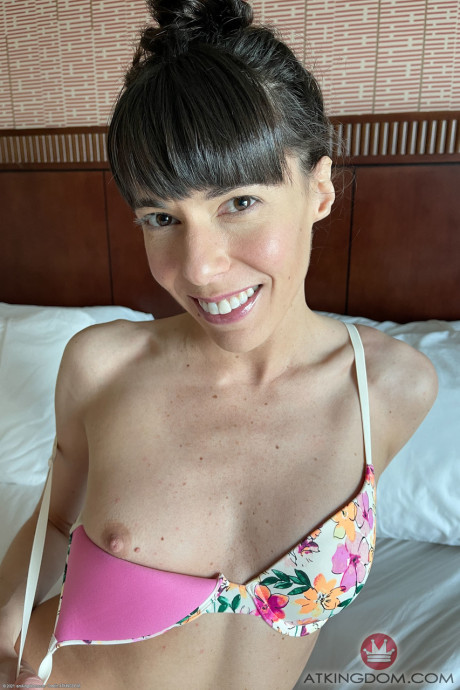 Skinny amateur Vera King presents her fuck holes and poses on a bed - #247780