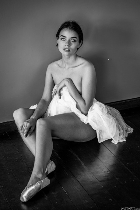 Ravishing ballerina Keira Blue shows her teen tits with puffy nipples - #223788