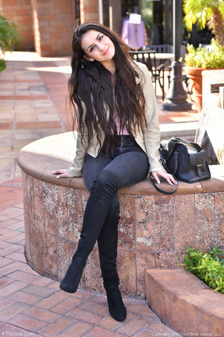 Pretty latina babe flaunts her fine behind and pretty body in yoga pants - #3066