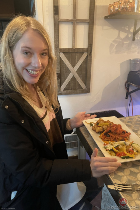 Amateur girlfriend Kallie Taylor displays her feet, hairy vagina & giant ass - #223887