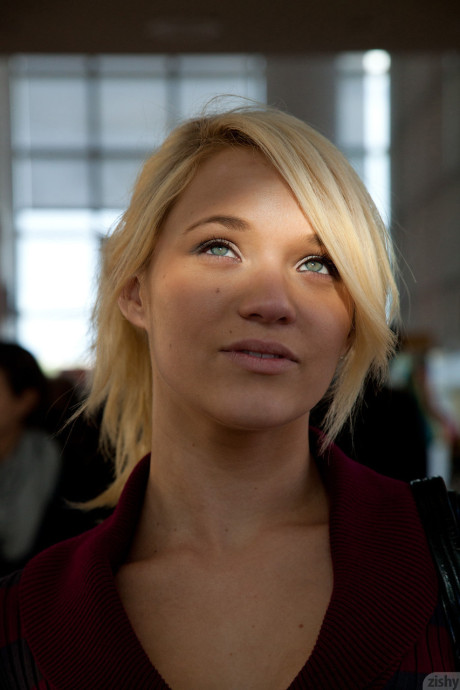 Platinum blondy teenie Tegan Summers poses & flashes her lovely boobs in public - #11113