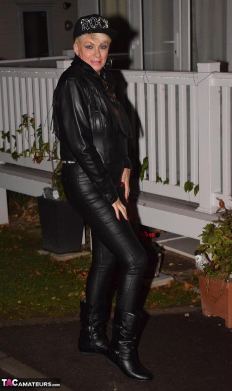 Cougar blonde Dimonty looses her natural boobies from leather clothing at night - #29440