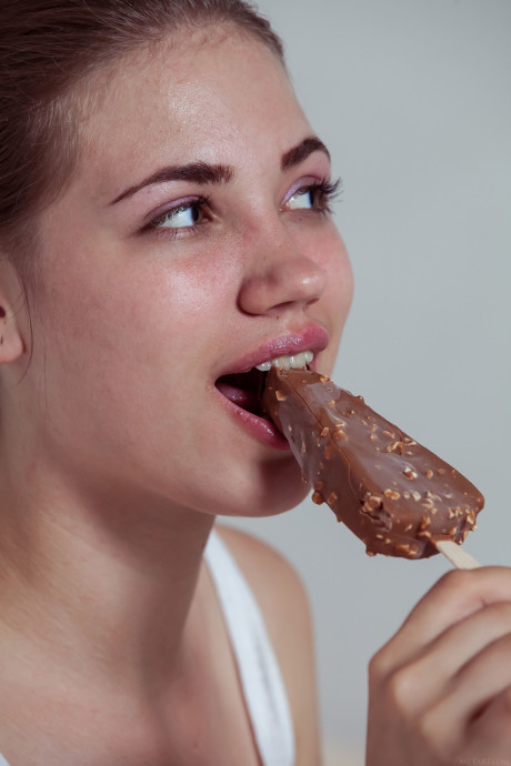 Fine teenie Jasmina eats an ice-cream and strips to pose on a bed - #115244