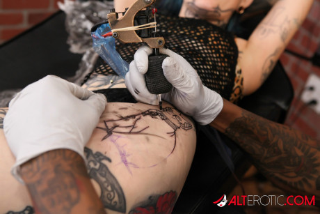 Tattooed girl girlfriend girl Sascha Ink gets fresh ink before sex with a tattooed husband boy dude - #36120