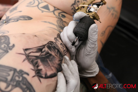 Tattooed girl girlfriend girl Sascha Ink gets fresh ink before sex with a tattooed husband boy dude - #36123