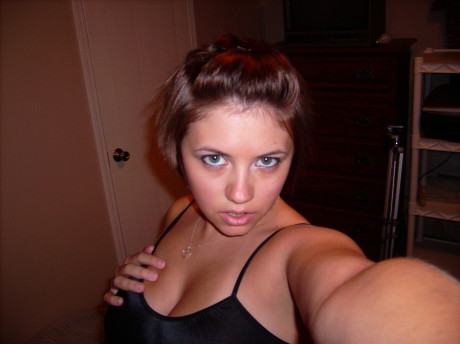 Brunette teenie Dee shows off her big naturals and takes sizzling selfies - #117403