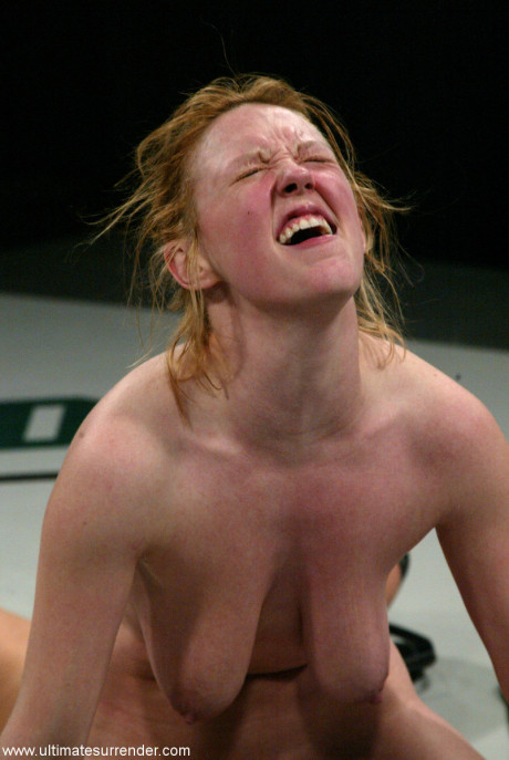 Old fighter Dee Williams rides submissive Julie Night with a strapon - #72614