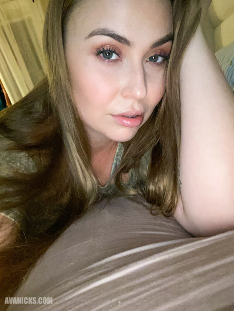 Hot babe Ava Nicks takes selfies of her incredible melons early in the morning - #27106