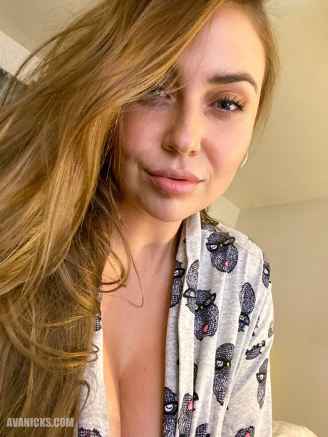 Hot babe Ava Nicks takes selfies of her incredible melons early in the morning - #27116