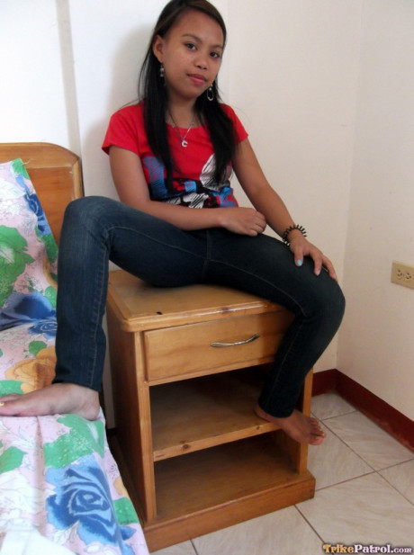 Teen Filipina Kimberly poses in the hotel room and gets cum on trimmed pubis - #53812