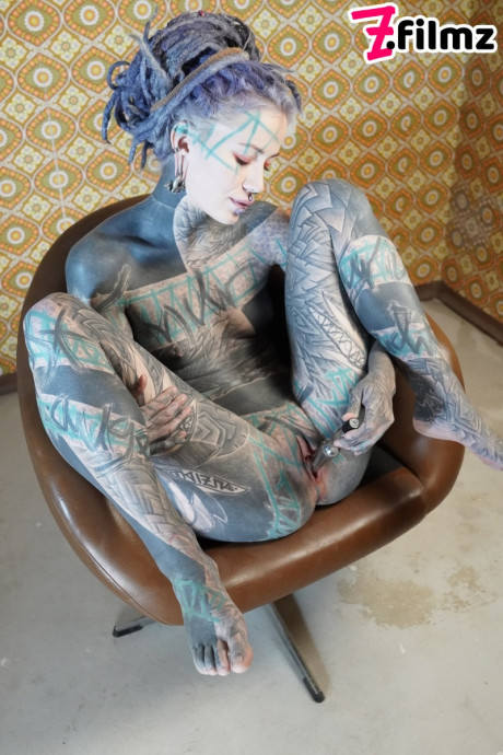 Tattooed girl girl girl Anuskatzz pleasures her snatch with a sex machine in her ass - #51059