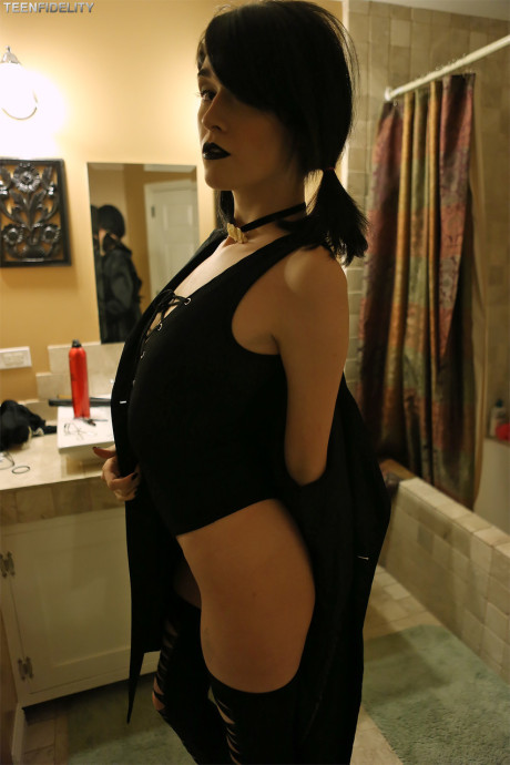 Hot goth teen Ivy Aura gets poked on a couch before being deepthroated - #118120