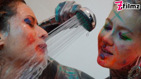 Alt hoes Anuskatzz and Stacy Bloom fists pussies during lesbian sex in a tub - #12880