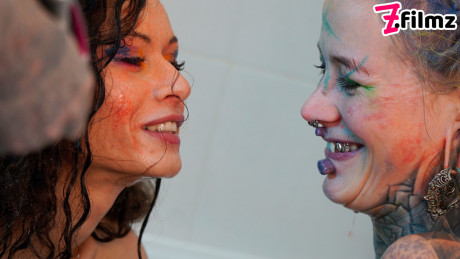 Alt hoes Anuskatzz and Stacy Bloom fists pussies during lesbian sex in a tub - #12882