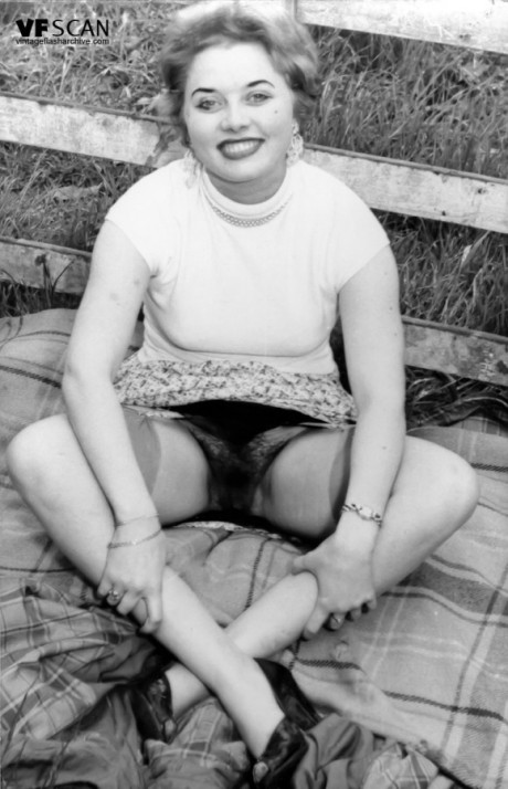 Vintage porn models showing their titties and bushy beavers wearing stockings - #104038