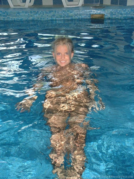 Fine blondie teen Lilu plays nude in the pool before posing with two men - #239036