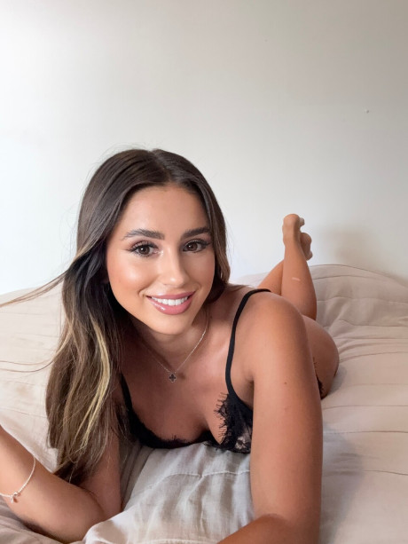 Solo model Luna Bianchi changes her undergarment during undressed action - #155937