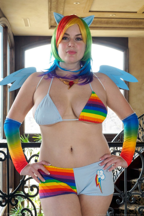 Amateur cosplay skank broad Danielle doffs shorts to insert pony tail butt plug - #12161