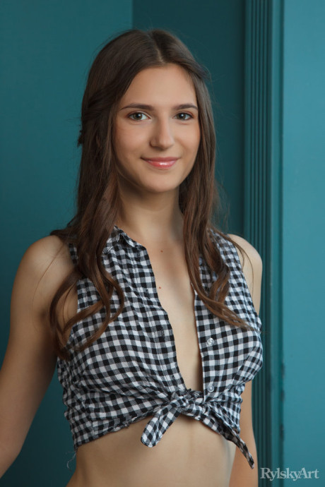 Fresh young solo model with a great body Yanetta shows her bush once she's disrobed - #248949