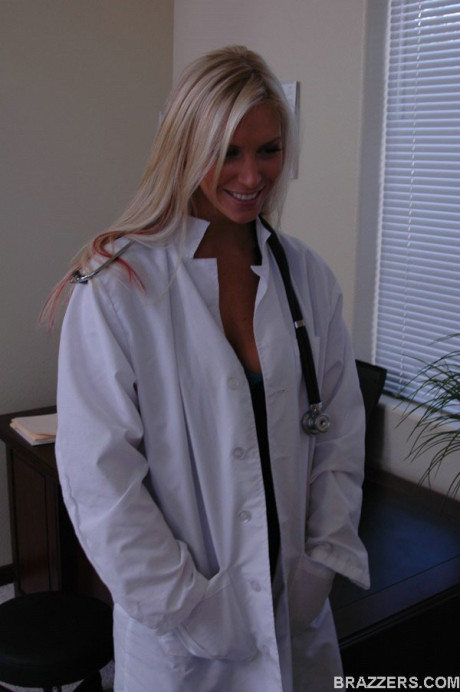 Tiny nurse Britney Stevens & doctor Brooke Brand have a 3some with a huge man - #108154