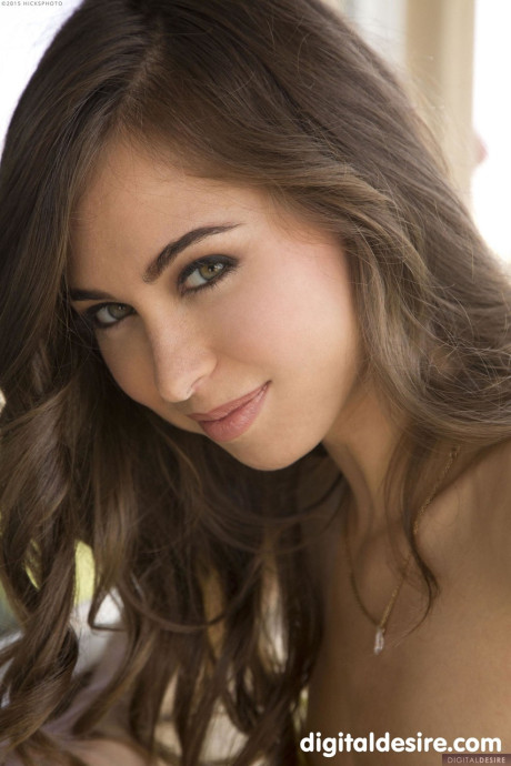 Beautiful thin babe Riley Reid spreads her trimmed puffy cunt up close - #25646