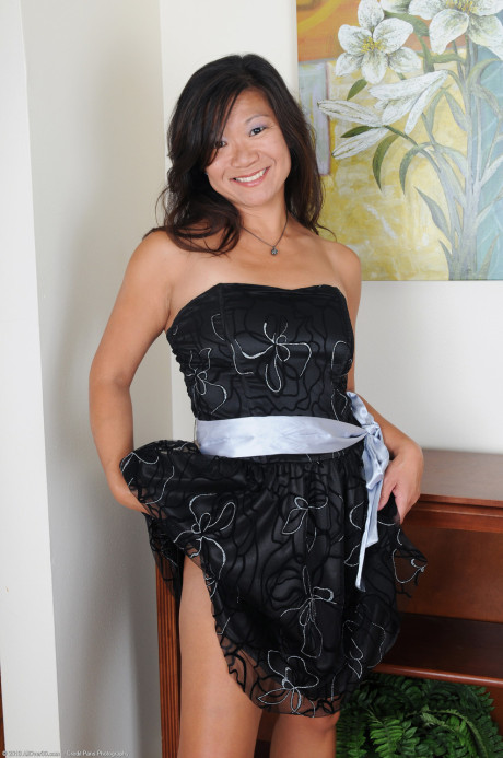 Petite asian MILF Samantha W reveals her round ass and brown nips - #23666