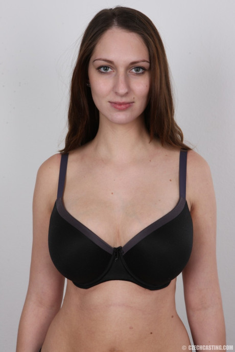 Amateur model Tereza undresses to model in the undressed for first time - #39411
