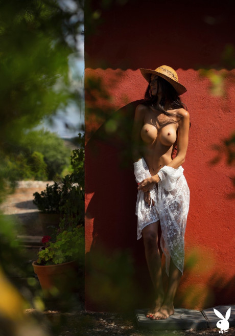 Glamorous babe Zurine Aspiunza shows off her skinny nude body outdoors - #66167