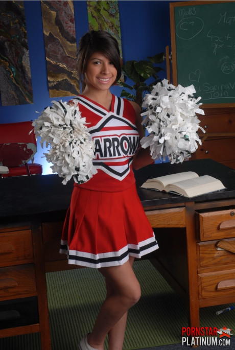 Adorable cheerleder Layla Rose reveals her enormous titties and fingers her snatch - #39562