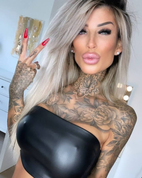 4Based XXX porn pics