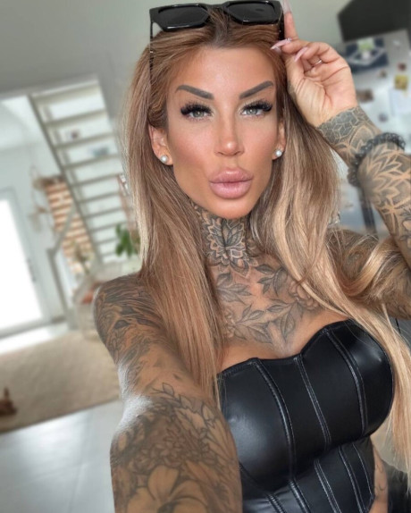 Tattooed amateur teases with her gorgeous curves in hot outfits - #56169