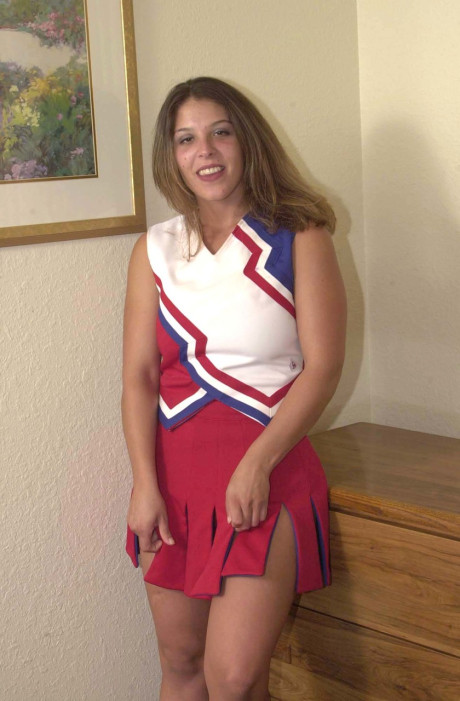Amateur cheerleader with huge boobs receives cunnilingus before blowing a dong - #32297