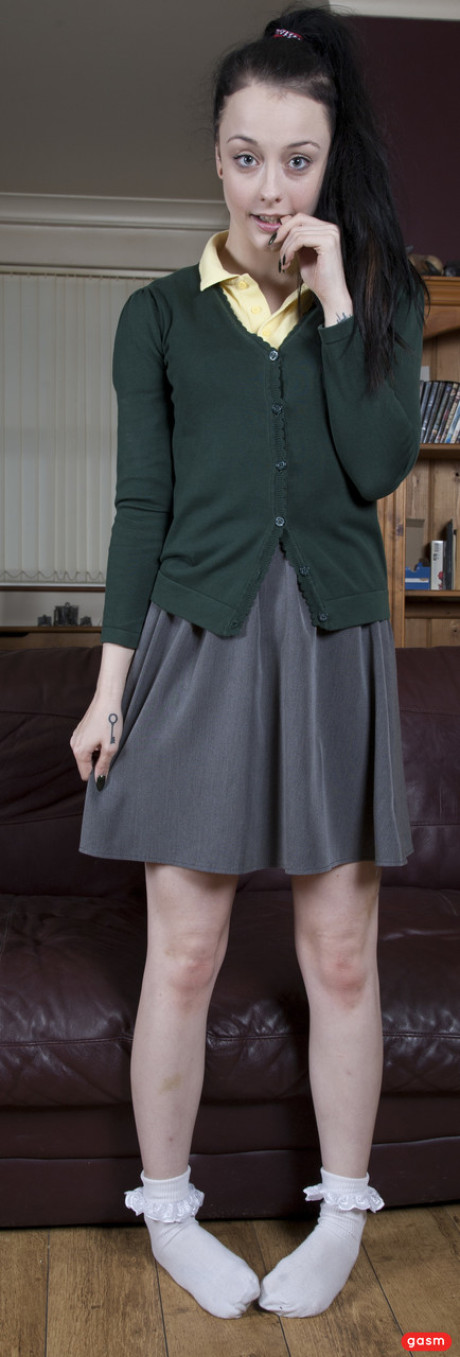 Attractive stepsister Alessa Savage fingers her pussy before sucking a gigantic meat - #214970