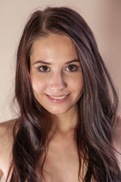 Brunette young Vanessa Angel shows her fabulous young young body fully nude - #266980