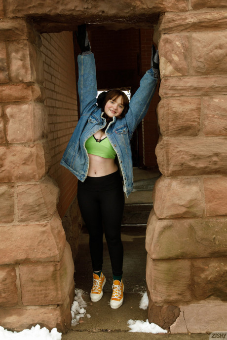 Amateur babe Daisy Wensday displays her amazing juggs and massive ass in the snow - #221260